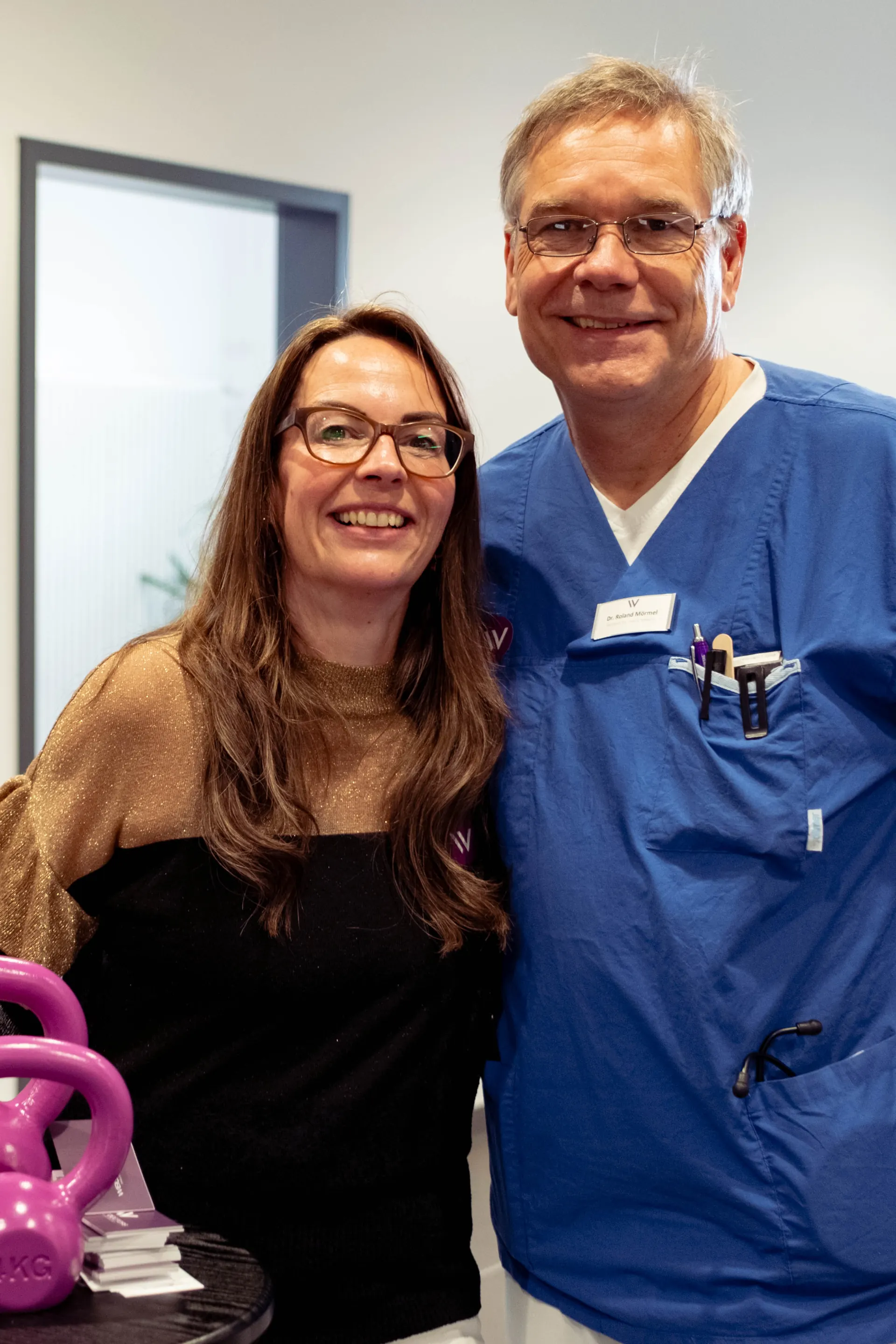 Specialist van Weight Doctors® met een bezoekster tijdens de open dag